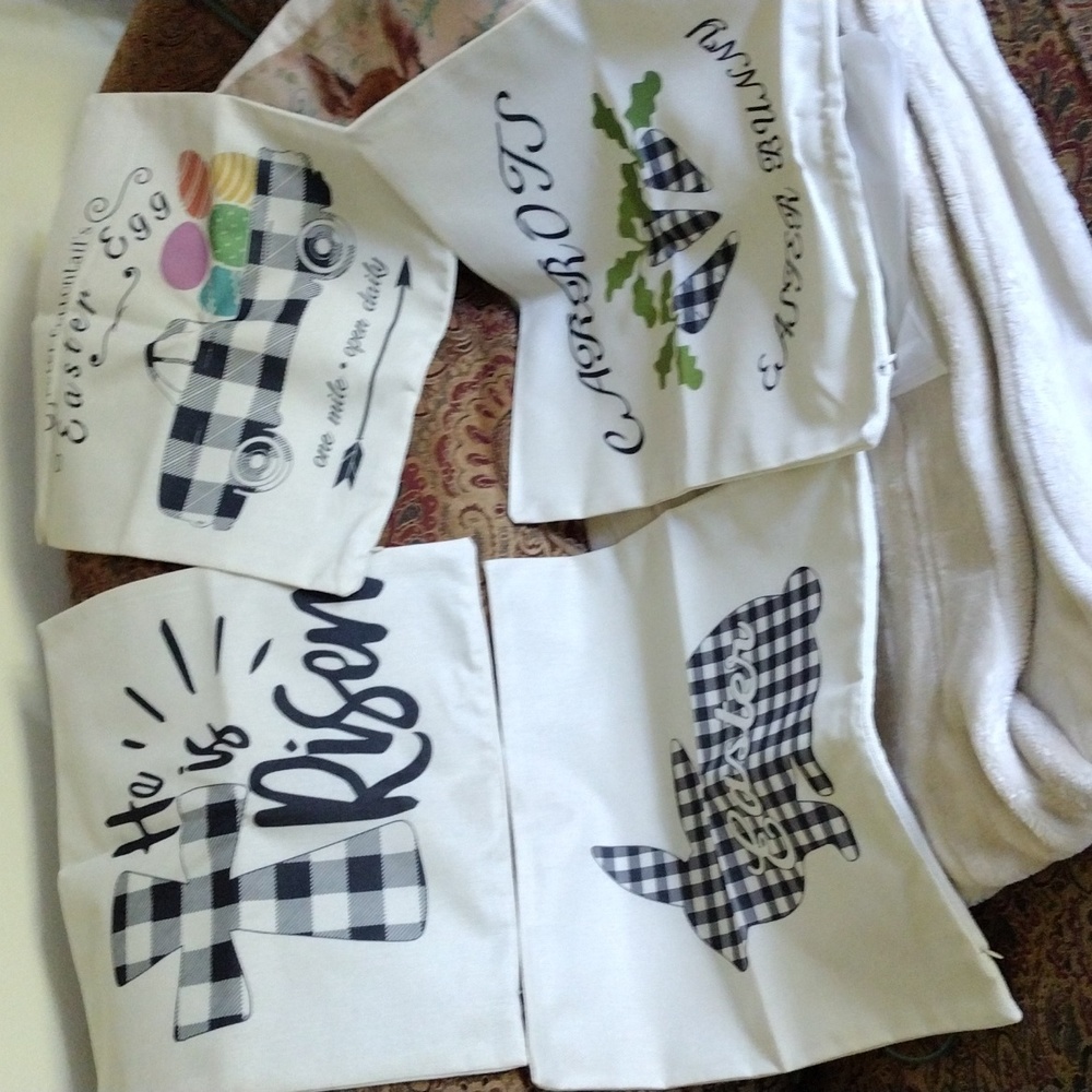 Quick&Free Ship! Spring/Easter Pillow Covers🩷New 4 pc Group